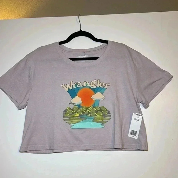 WRANGLER TOP SZ M GRAPHIC NWT WITH FLAW DUE TO TAG! See picture lavender - Picture 4 of 7